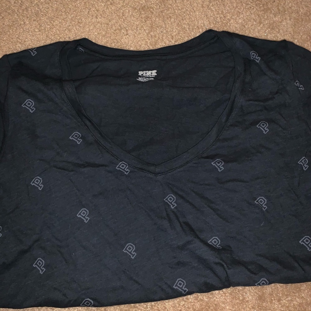 VS PINK TEE